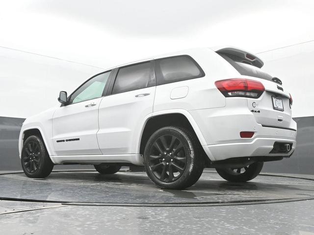 Photo of 2020 Bright White Clearcoat Jeep Grand Cherokee