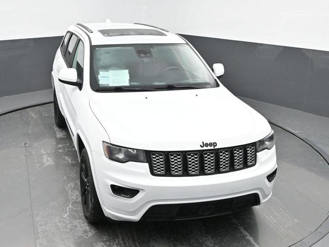 Photo of 2020 Bright White Clearcoat Jeep Grand Cherokee