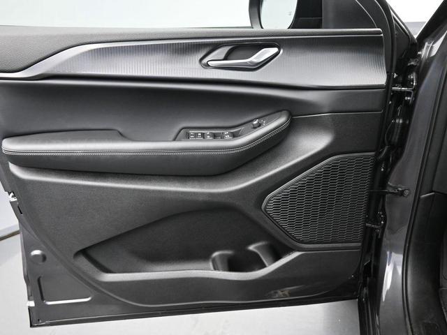 Photo of 2025 Metallic Jeep Grand Cherokee L