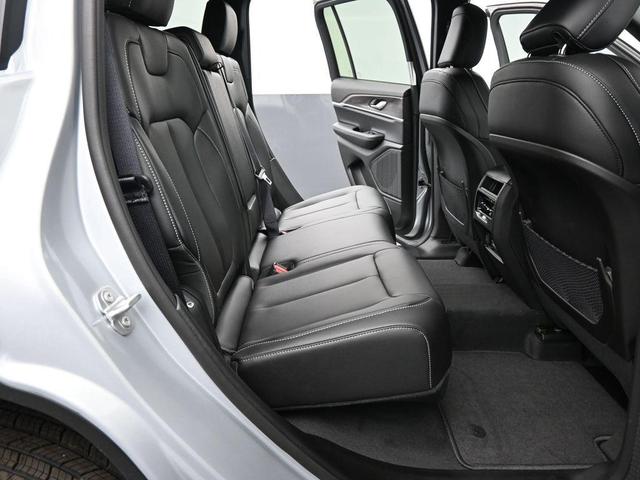 Photo of 2025 Silver Zynith Jeep Grand Cherokee