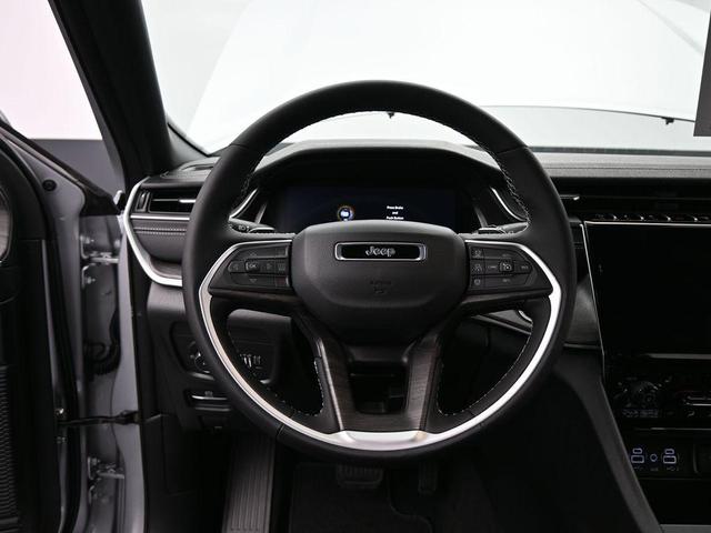 Photo of 2025 Silver Zynith Jeep Grand Cherokee