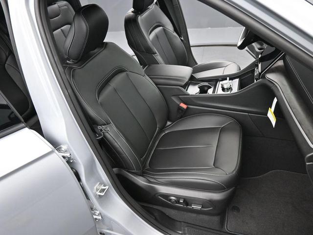 Photo of 2025 Silver Zynith Jeep Grand Cherokee