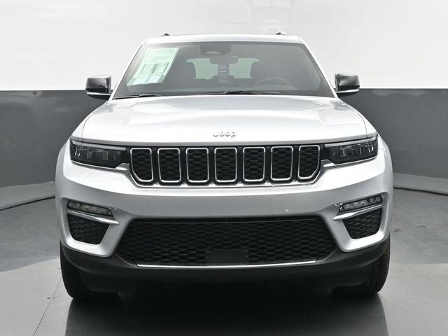 Photo of 2025 Silver Zynith Jeep Grand Cherokee