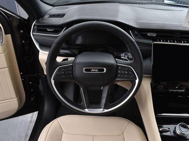 Photo of 2024 Rocky Mountain Pearlcoat Jeep Grand Cherokee