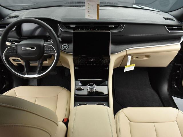 Photo of 2024 Rocky Mountain Pearlcoat Jeep Grand Cherokee