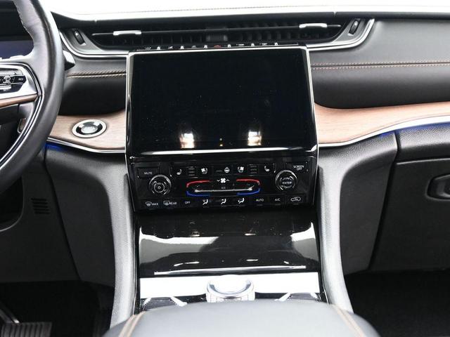 Photo of 2022 Rocky Mountain Pearlcoat Jeep Grand Cherokee L