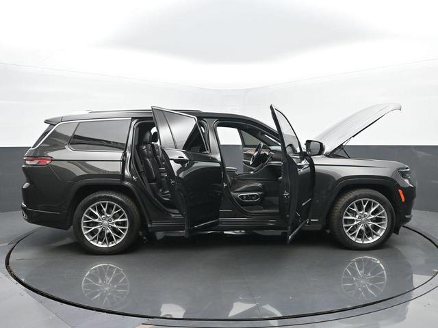 Photo of 2022 Rocky Mountain Pearlcoat Jeep Grand Cherokee L
