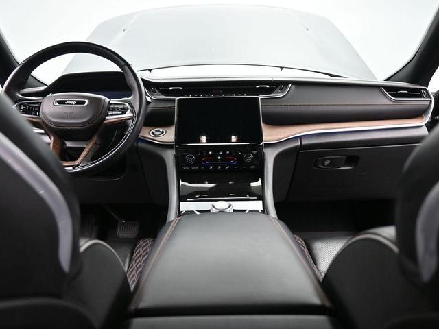 Photo of 2022 Rocky Mountain Pearlcoat Jeep Grand Cherokee L