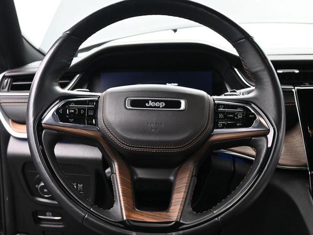Photo of 2022 Rocky Mountain Pearlcoat Jeep Grand Cherokee L