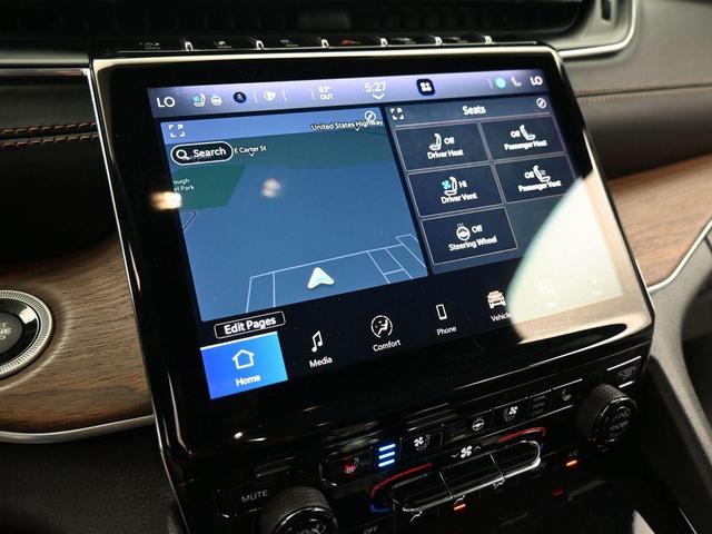 Photo of 2022 Rocky Mountain Pearlcoat Jeep Grand Cherokee L