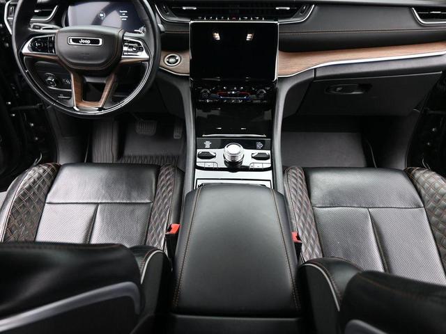 Photo of 2022 Rocky Mountain Pearlcoat Jeep Grand Cherokee L