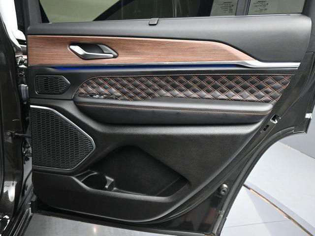 Photo of 2022 Rocky Mountain Pearlcoat Jeep Grand Cherokee L