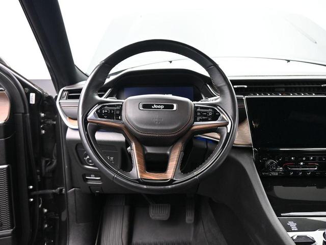 Photo of 2022 Rocky Mountain Pearlcoat Jeep Grand Cherokee L
