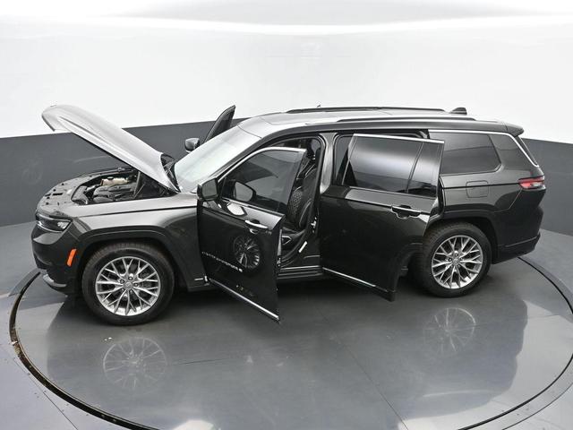 Photo of 2022 Rocky Mountain Pearlcoat Jeep Grand Cherokee L