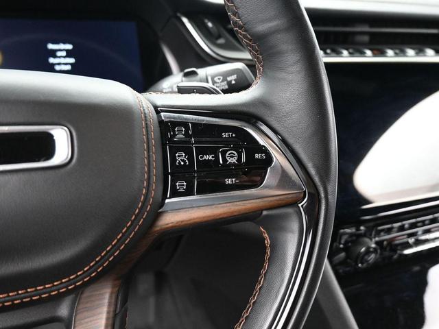 Photo of 2022 Rocky Mountain Pearlcoat Jeep Grand Cherokee L