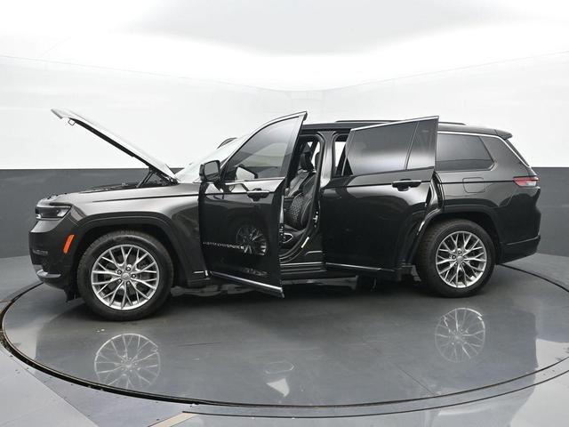 Photo of 2022 Rocky Mountain Pearlcoat Jeep Grand Cherokee L