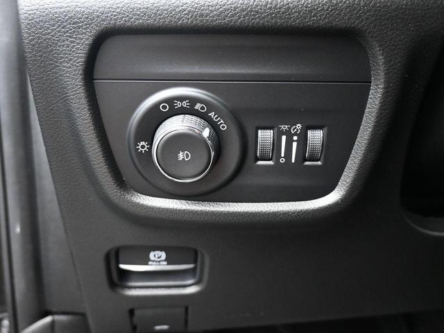 Photo of 2022 Rocky Mountain Pearlcoat Jeep Grand Cherokee L