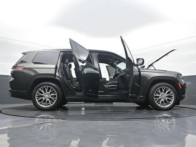 Photo of 2022 Rocky Mountain Pearlcoat Jeep Grand Cherokee L