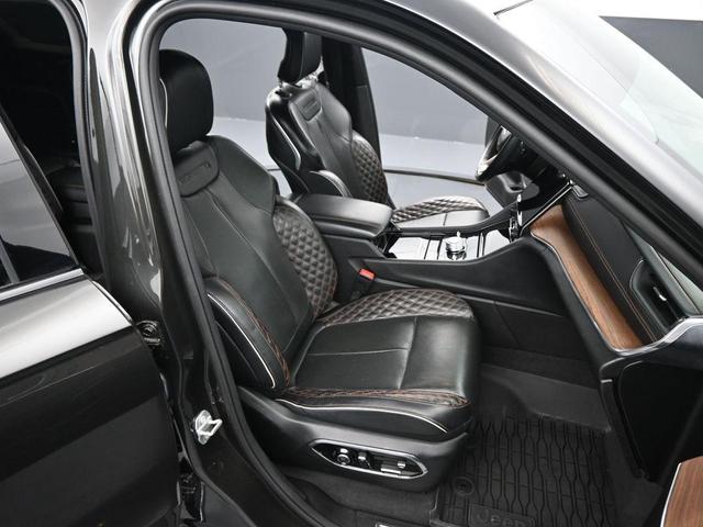 Photo of 2022 Rocky Mountain Pearlcoat Jeep Grand Cherokee L