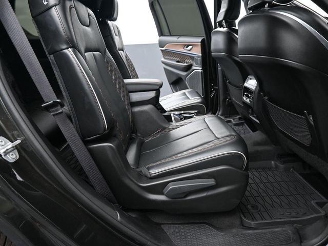 Photo of 2022 Rocky Mountain Pearlcoat Jeep Grand Cherokee L
