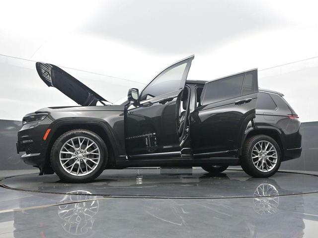 Photo of 2022 Rocky Mountain Pearlcoat Jeep Grand Cherokee L
