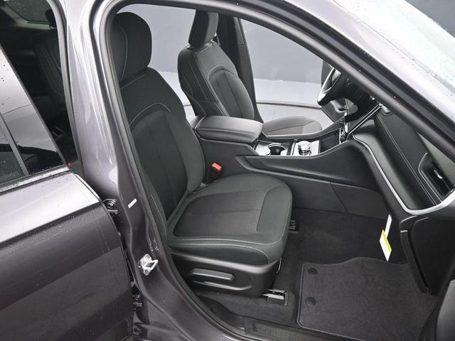 Photo of 2025 Metallic Jeep Grand Cherokee L