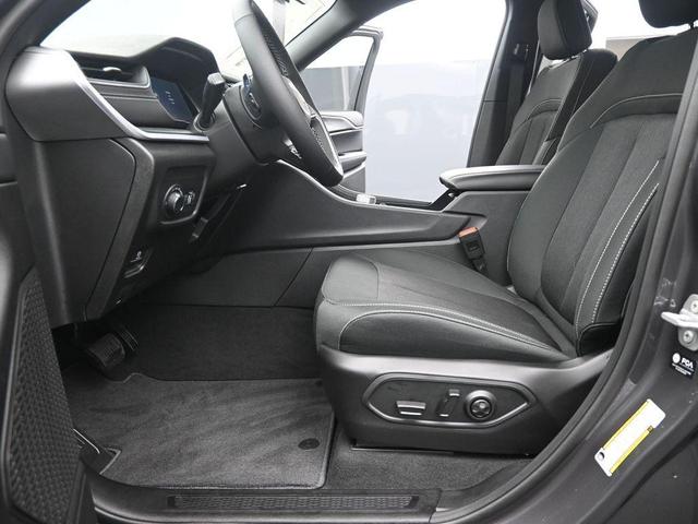 Photo of 2025 Metallic Jeep Grand Cherokee L