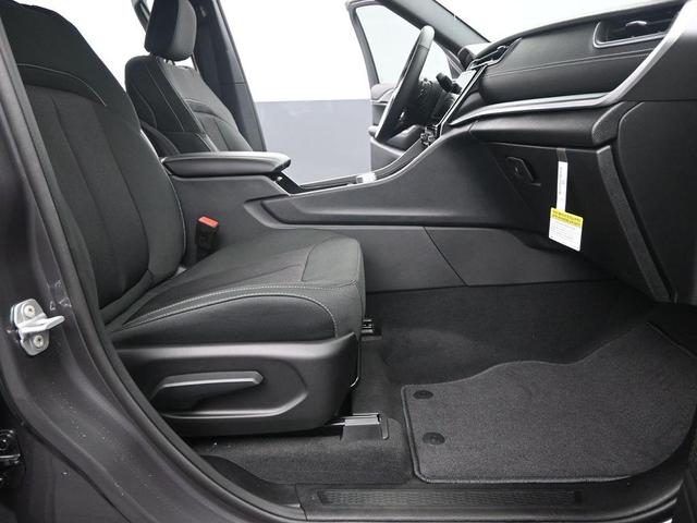 Photo of 2025 Metallic Jeep Grand Cherokee L