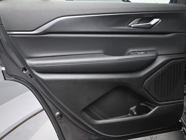 Photo of 2025 Metallic Jeep Grand Cherokee L