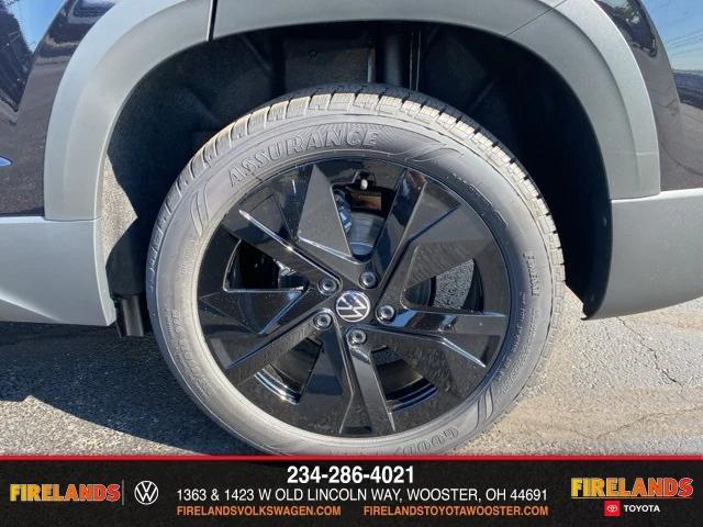 Photo of 2025 Deep Black Pearl Volkswagen Taos
