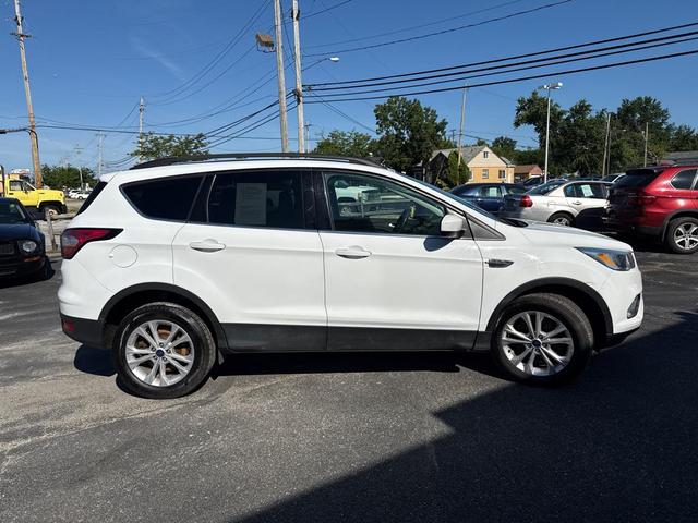 Photo of 2018 WHITE Ford Escape