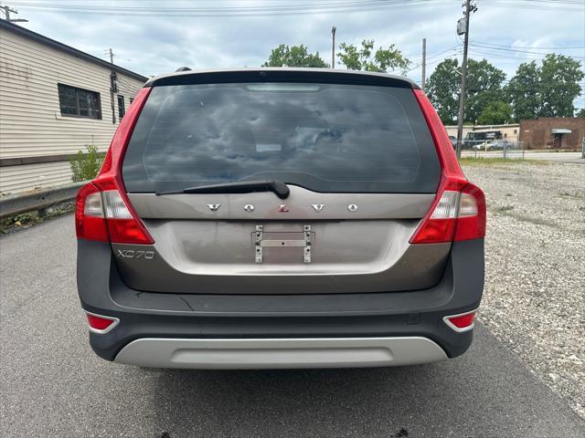 Photo of 2011 BROWN Volvo XC70