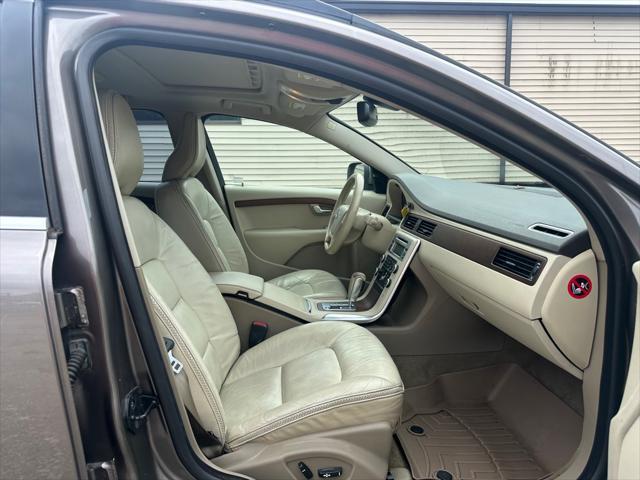 Photo of 2011 BROWN Volvo XC70