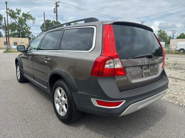 Photo of 2011 BROWN Volvo XC70