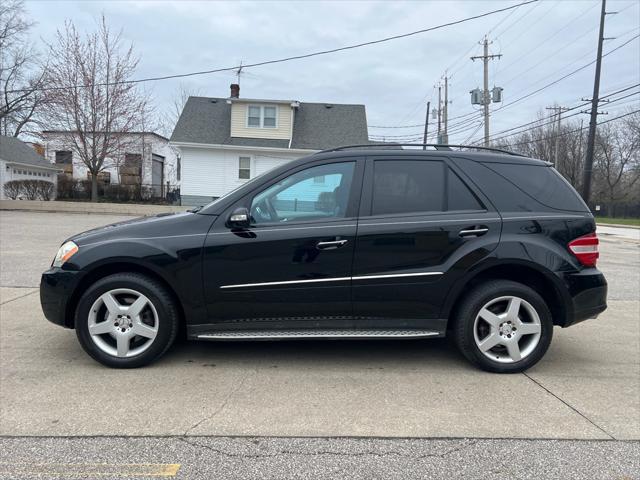 Photo of 2008 BLACK Mercedes-Benz M-Class