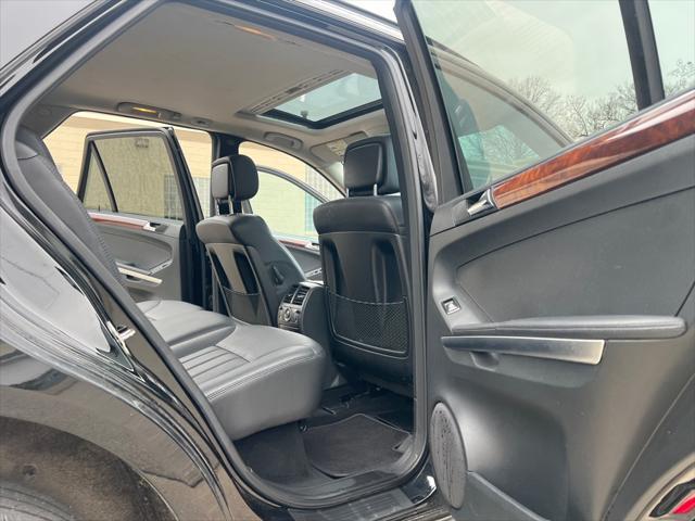Photo of 2008 BLACK Mercedes-Benz M-Class