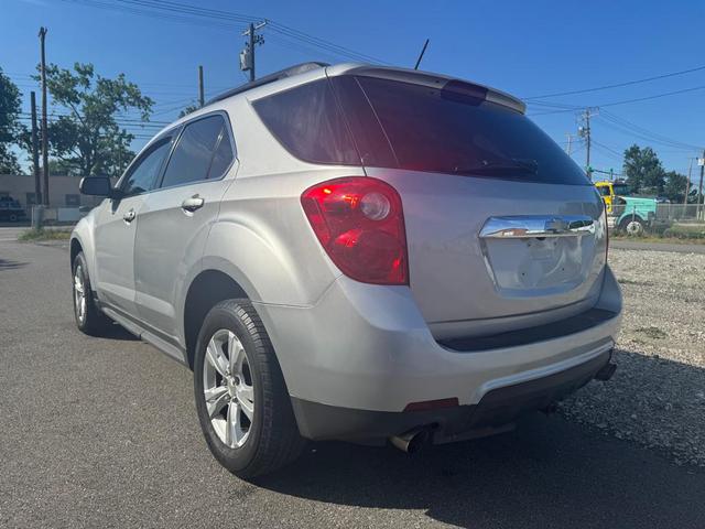 Photo of 2015 Silver Ice Metallic Chevrolet Equinox