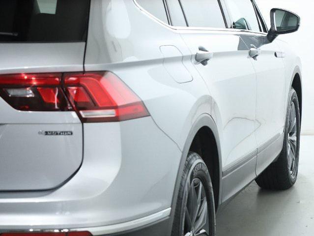 Photo of 2022 Silver Metallic Volkswagen Tiguan