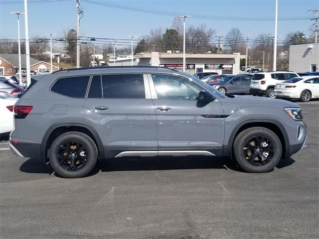 Photo of 2025 Pure Gray Volkswagen Atlas