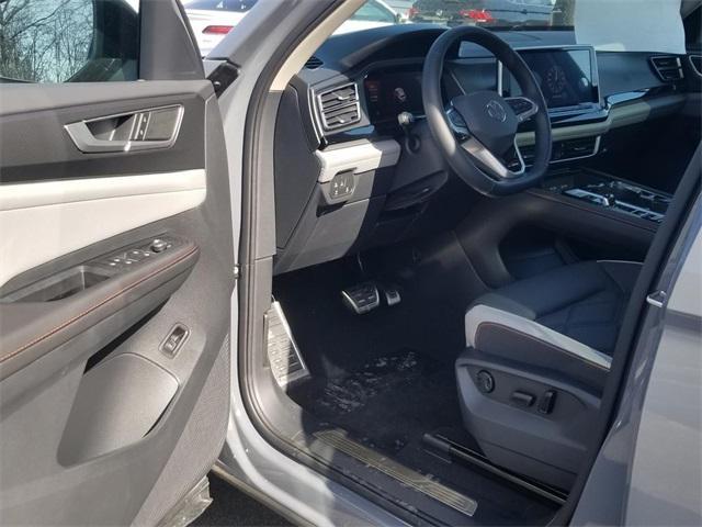 Photo of 2025 Pure Gray Volkswagen Atlas