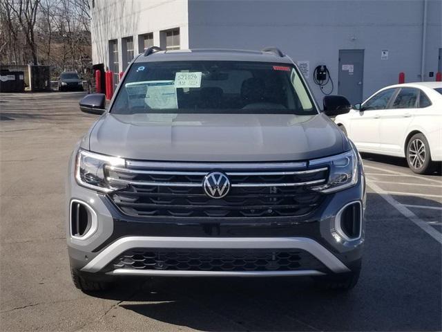 Photo of 2025 Pure Gray Volkswagen Atlas