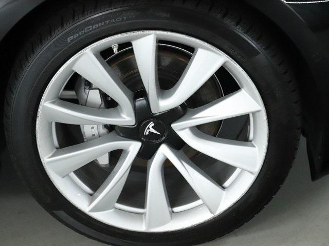 Photo of 2018 Obsidian Black Metallic Tesla Model 3