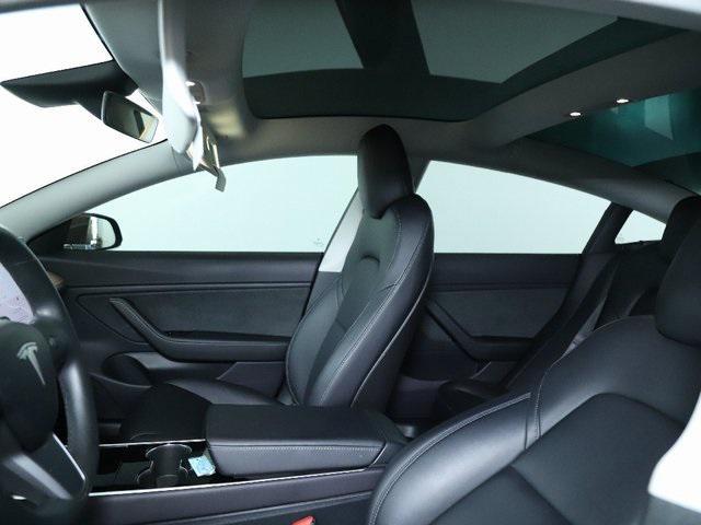 Photo of 2018 Obsidian Black Metallic Tesla Model 3