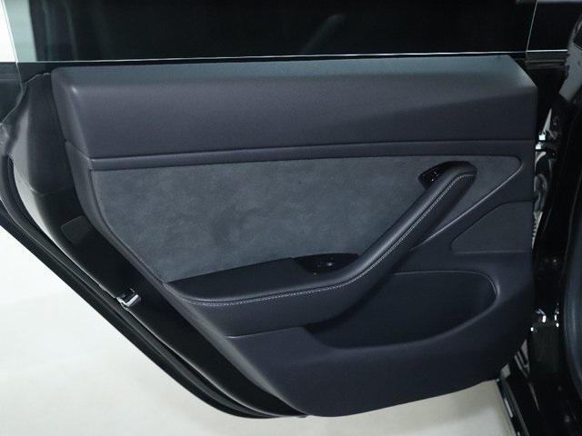 Photo of 2018 Obsidian Black Metallic Tesla Model 3