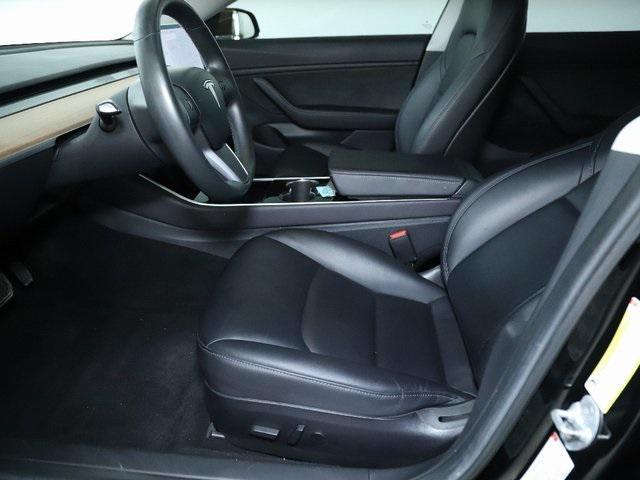 Photo of 2018 Obsidian Black Metallic Tesla Model 3
