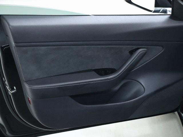 Photo of 2018 Obsidian Black Metallic Tesla Model 3