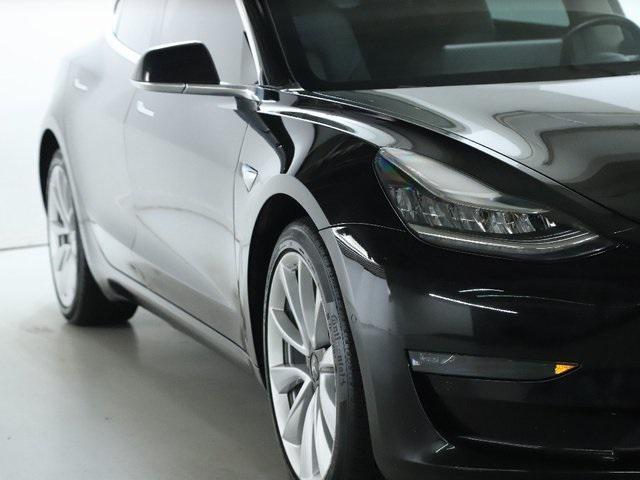 Photo of 2018 Obsidian Black Metallic Tesla Model 3