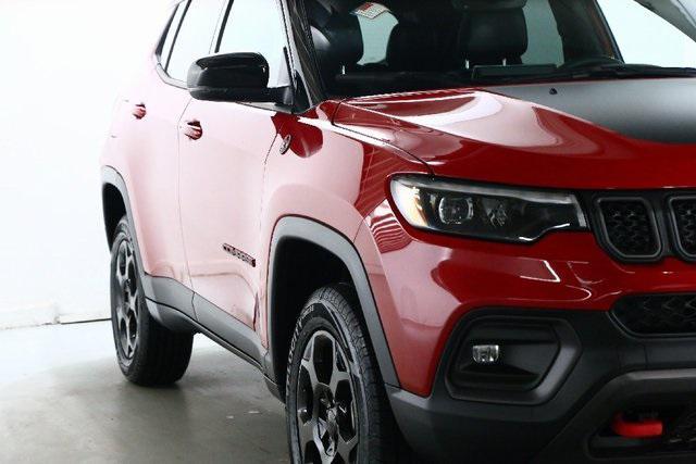 Photo of 2023 Redline Pearlcoat Jeep Compass