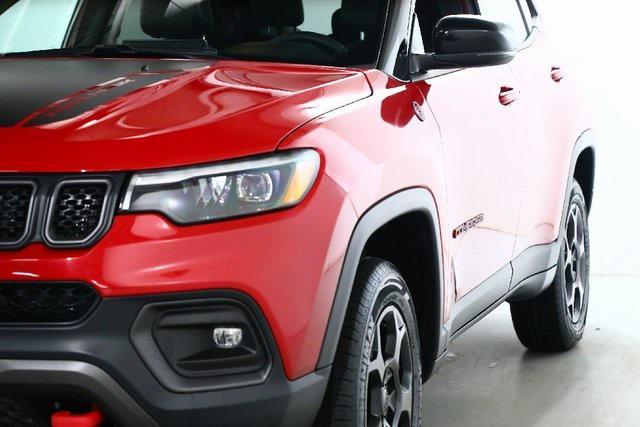 Photo of 2023 Redline Pearlcoat Jeep Compass