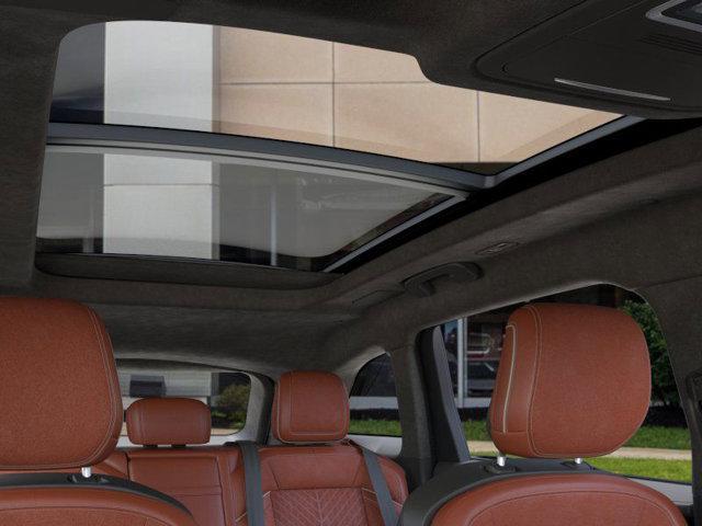 Photo of 2024 White Platinum Metallic Tri-Coat Lincoln Nautilus